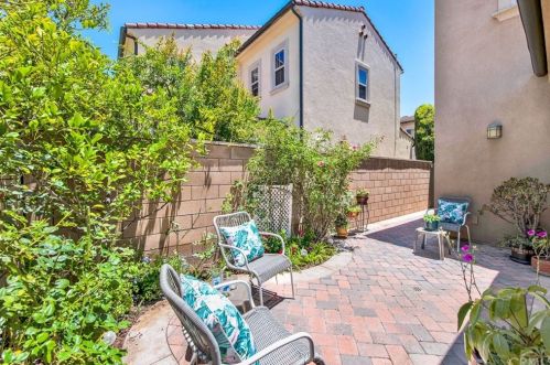 328 Bronze, Irvine CA  92618-1510 exterior
