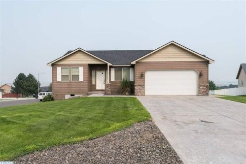 4811 Salvia Ct, Pasco, WA 99301-8241