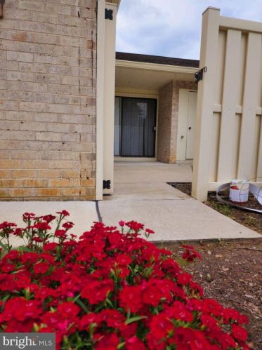 50 Valleybrook Dr, Lancaster PA  17601-4612 exterior