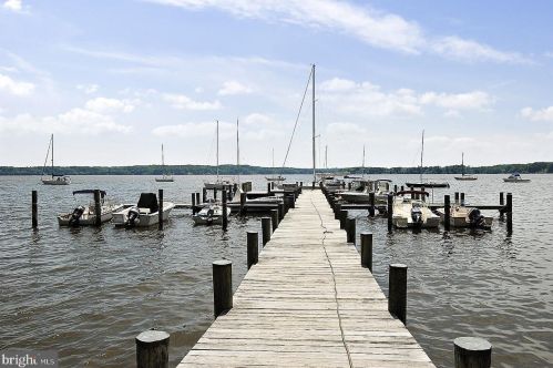 16 Severn Riv Rd, Severna Park MD 21146-4659 exterior