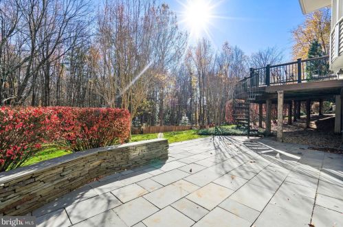 10101 Waterside Dr, Springfield VA  22015-3931 exterior