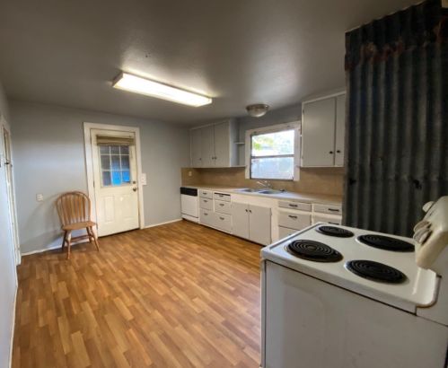 916 Grimes Ave, Modesto, CA 95358-2003
