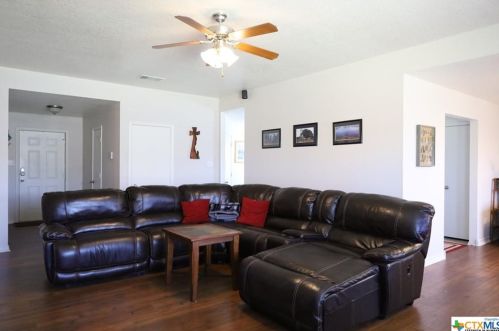 2110 Independence Ct, Morgans Point, TX 76513-1366