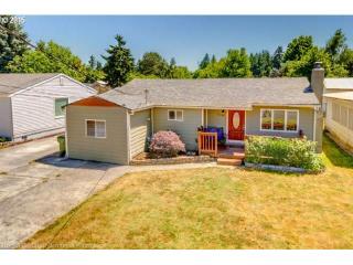 710 8th St, Newberg, OR 97132-3407