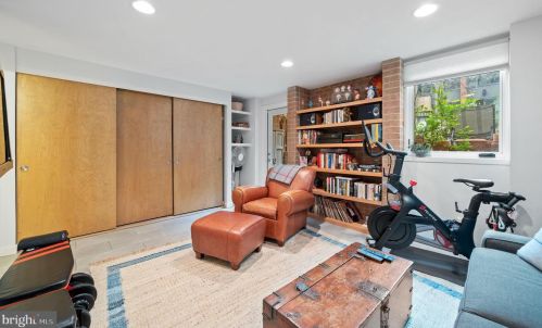 2050 Lombard St, Philadelphia PA  19146-1315 exterior