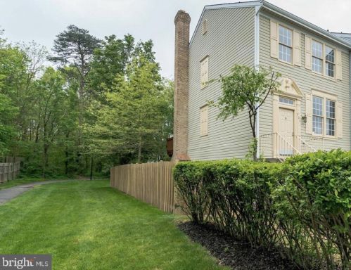 701 Herndon Woods Ct, Herndon, VA 20170-5136