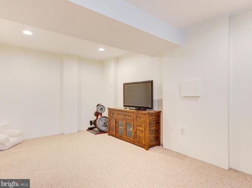 5271 Bradgen Ct, Springfield VA  22151-3505 exterior