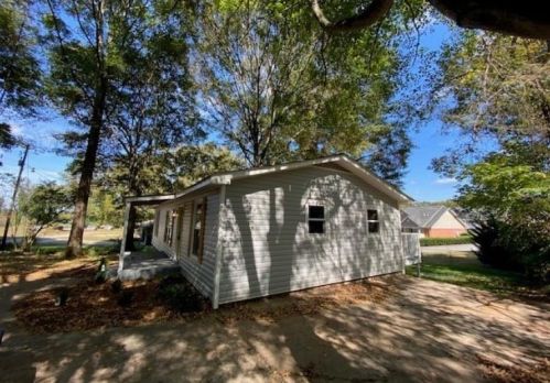 105 Calhoun Dr, Carrollton, GA 30117-2105