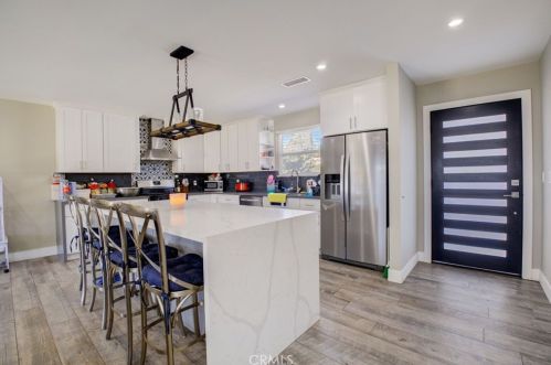 1518 Cochran St, Simi Valley CA 93065-2047 exterior