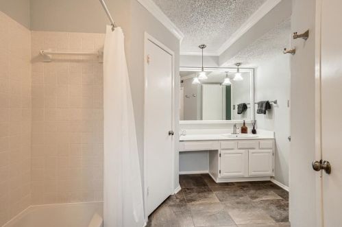 6555 Fair Vly Trl, Austin TX  78749-1266 exterior