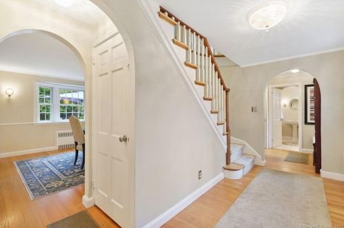 48 High Farms Rd, Hartford, CT 06107-1509