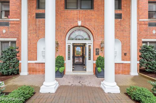40 Elm St, Greenwich, CT 06830-6415