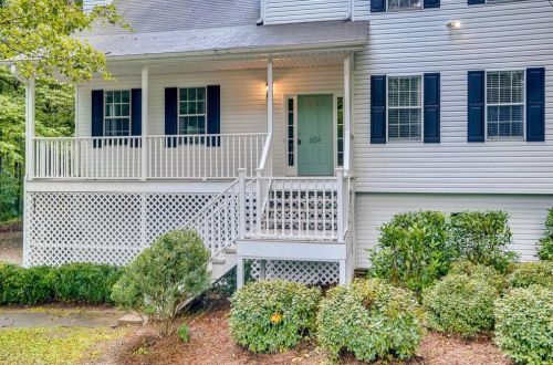 604 Oxford Cir, Holly Springs, GA 30115-4182