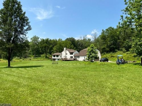 23 Chandoga Dr, Fredon, NJ 07860-6300
