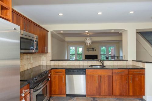 947 Auburnview Dr, Cincinnati OH  45206-2582 exterior