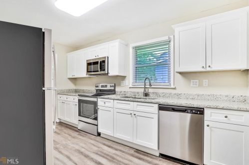 124 Candlelight Ln, Atlanta GA  30331-3939 exterior