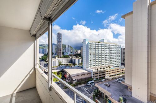 780 Amana St, Honolulu HI  96814-3247 exterior