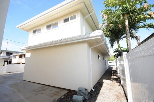 813 Lukepane Ave, Honolulu HI  96816-1014 exterior