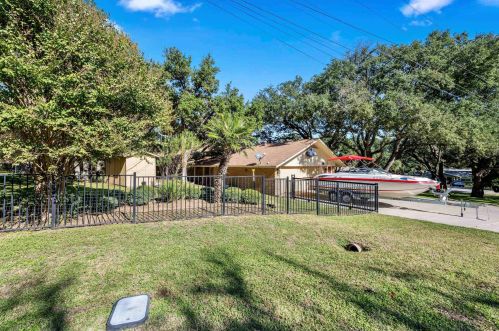 208 Elm Lodge Dr, Lakeside Heights, TX 78639-3857