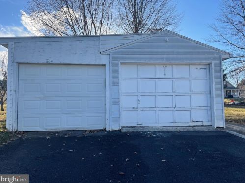 119 Beck Mill Rd, Hanover, PA 17331-3835