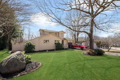 78 Highwood Dr, Coventry, RI 02816-8214
