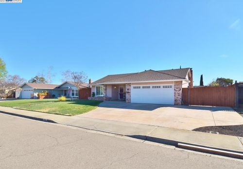 733 Yosemite Dr, Livermore, CA 94551-6032