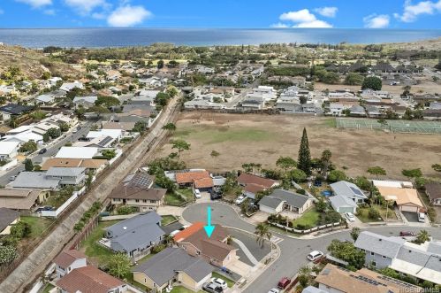 623 Inuwai Pl, Honolulu, HI 96825-2925
