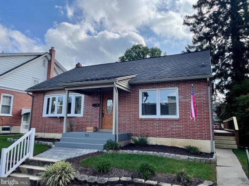 211 Park Ave, Ephrata, PA 17522-2054