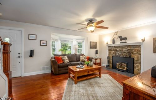 122 Cokesbury Rd, Lebanon, NJ 08833-4369