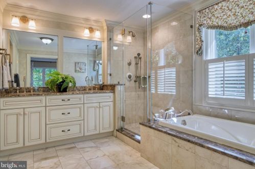 14 Stratford Garden Ct, Silver Spring MD 20904-1560 exterior