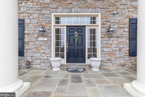 10951 Meadow Walk Ln, Bristow, VA 20136-1536