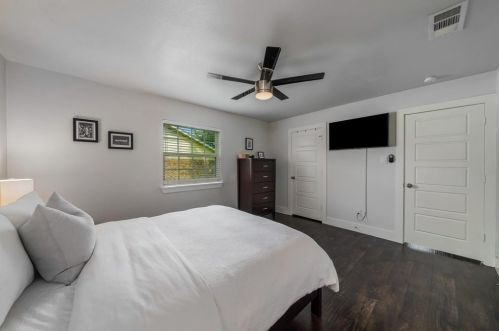 2116 Rockwood Dr, Carrollton TX 75007-5723 exterior