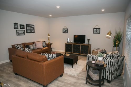 200 Woodlands Dr, Jackson, GA 30233-5862