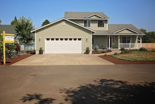 1222 Park Ave, Woodburn, OR 97071-3329