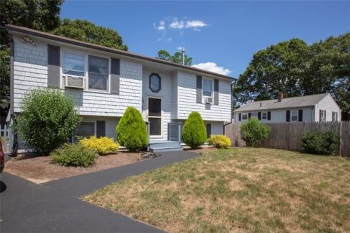 9 Chelmsford Ave, Warwick, RI 02889-9105