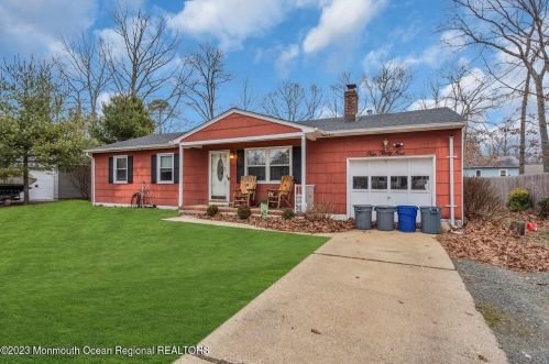 434 Devon St, Lacey, NJ 08731-2430