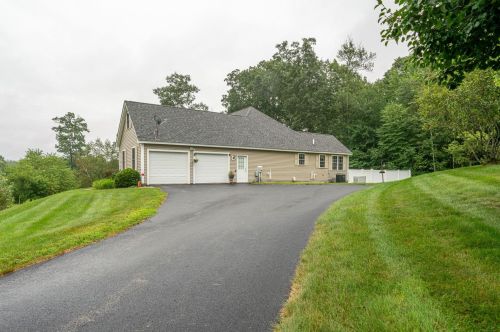 47 Glastombury Dr, Sandown, NH 03873-2165