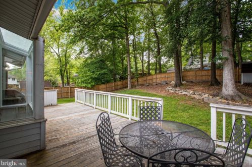 6812 Landor Ln, Springfield VA  22152-3333 exterior