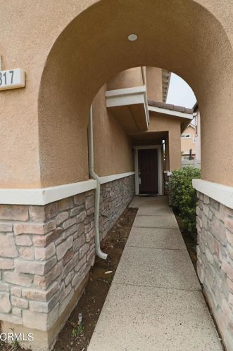 317 Field St, Oxnard, CA 93033-9131
