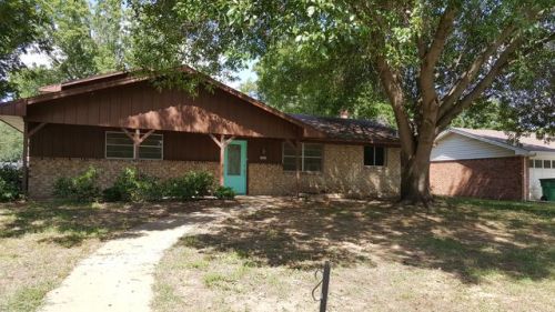 225 Rowland St, Stephenville, TX 76401-1975