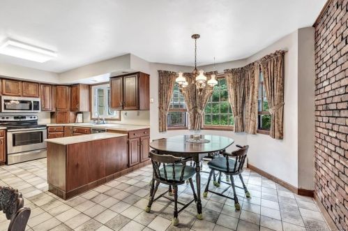 21 Belle Vale St, Upper Stepney, CT 06468-1534
