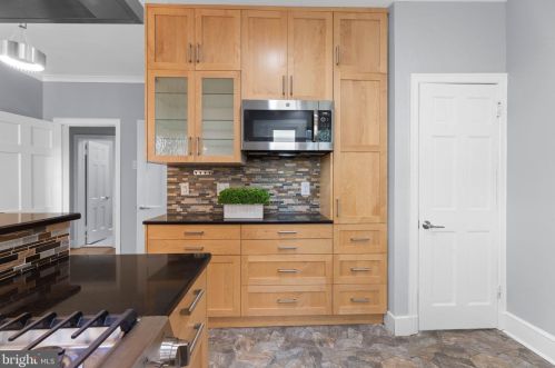 821 Bonifant St, Silver Spring MD 20910-5530 exterior