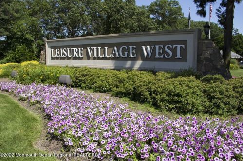 37 Sterling St, Lakehurst, NJ 08759-5500