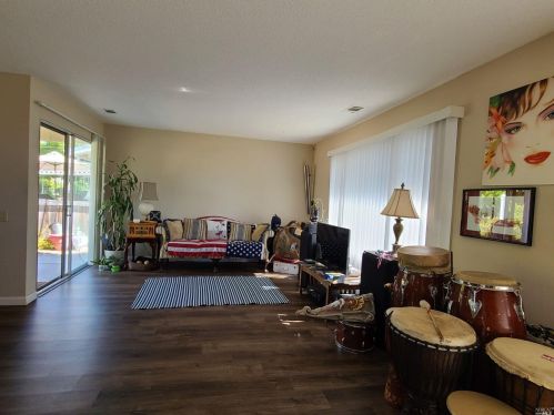 164 Lassen Cir, Vacaville, CA 95687-3402