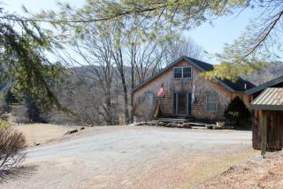 36 Russell Rd, Tunbridge VT  05077-9537 exterior
