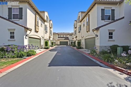 330 Belshaw Dr, Milpitas CA 95035-5472 exterior