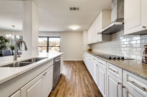 10912 Beauty Ln, Dallas TX  75229-3832 exterior