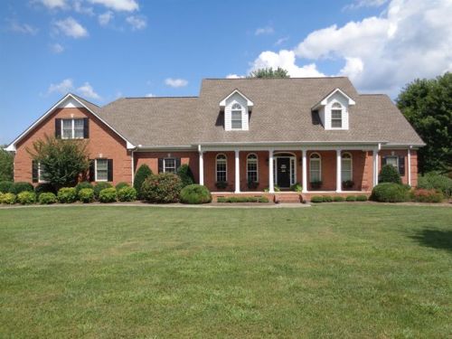 103 Royal Ct, Tullahoma, TN 37388-4847
