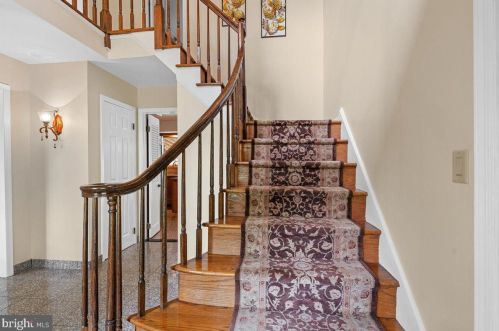 1 Teak Ln, Princeton NJ 08540-4724 exterior