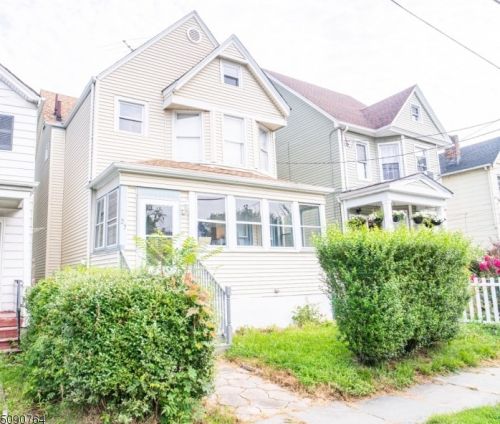 27 Myrtle St, Bloomfield, NJ 07003-4724